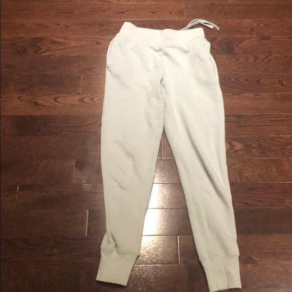 Aritzia joggers - Picture 2 of 4